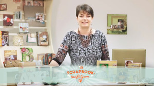 Scrapbook tanfolyam kezdőknek az alapoktól az első scrapbookoldalak elkészítéséig. Otthon végezhető, online workshop Budaházi Brigitta scrapbook oktatóval.